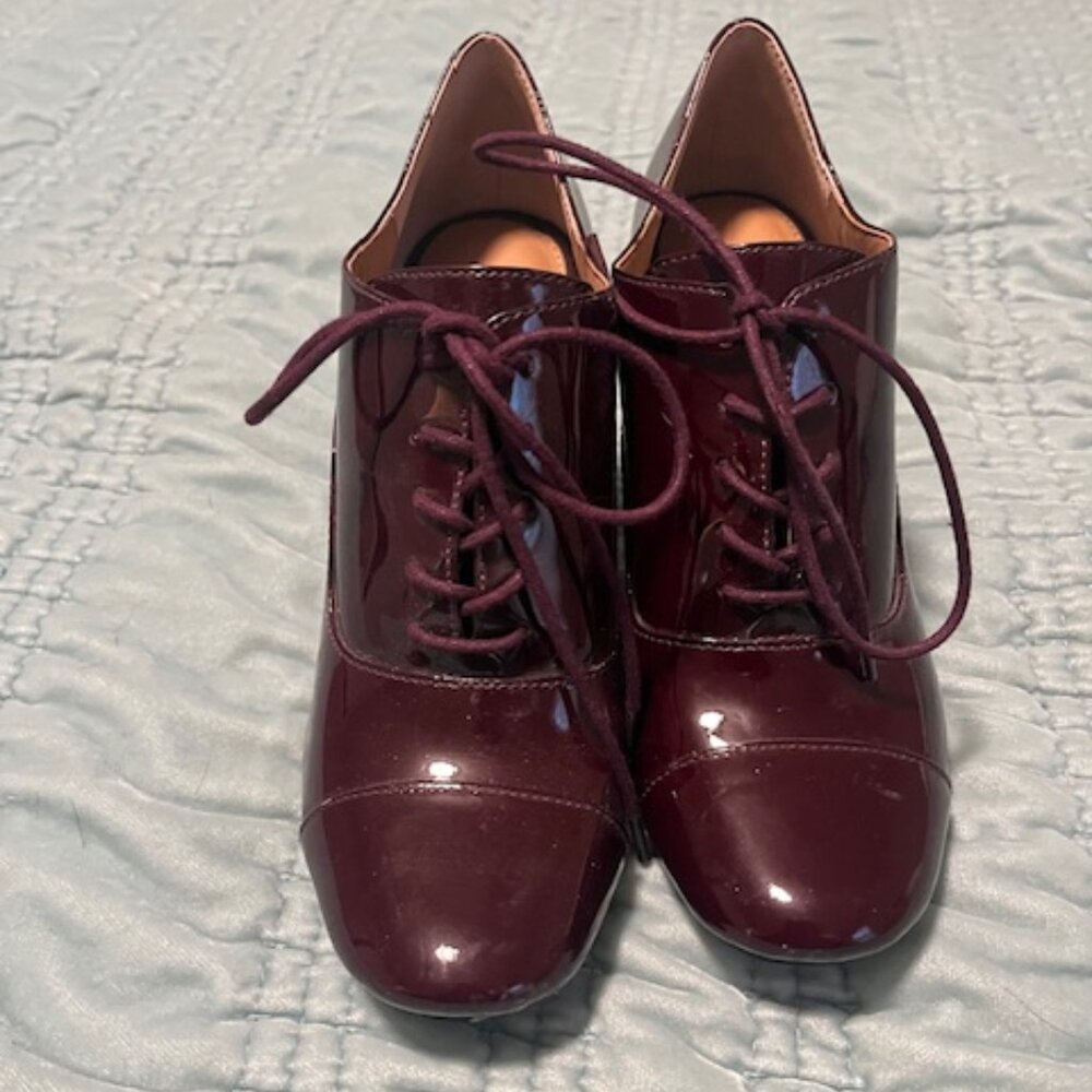 Calvin Klein "Cailey" Burgundy Oxford Heels - Size 5